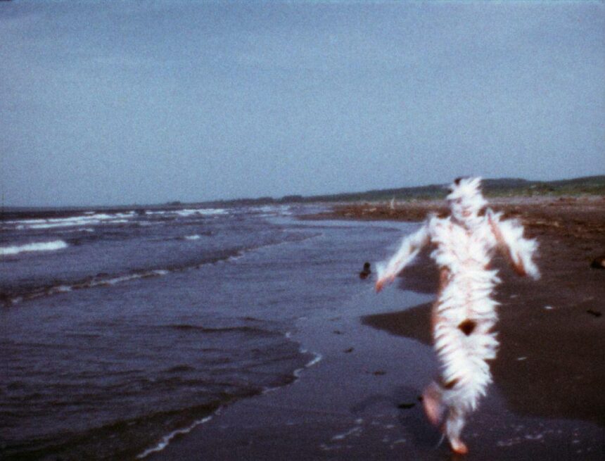 Ana Mendieta, la artista que desafió límites con su cuerpo y cuya misteriosa muerte sigue dividiendo al mundo del arte